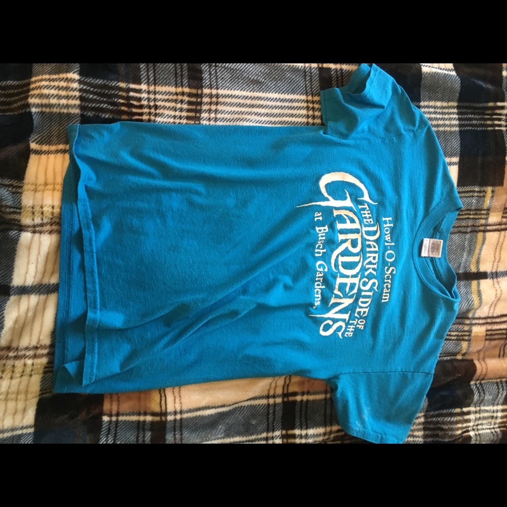 HowlOScream Busch Gardens s shirt GlowInTheDark